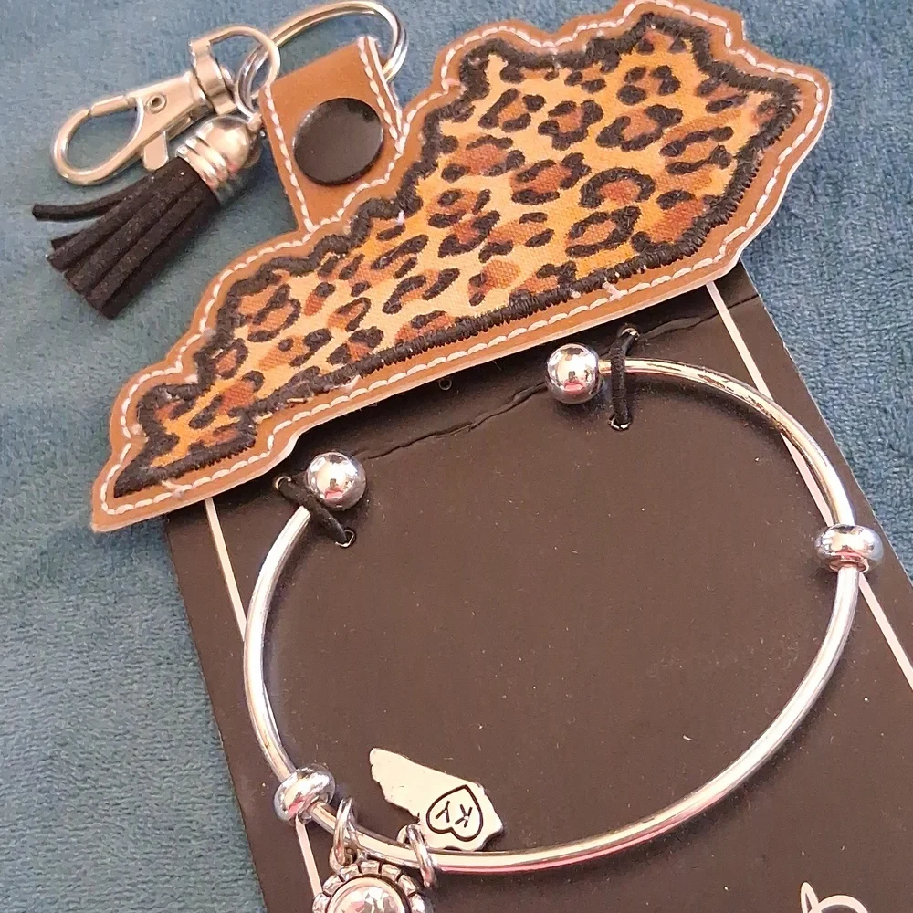 Kentucky Silver Charm Bangl Cuff Bracelet with Leopard Kentucky Keychain